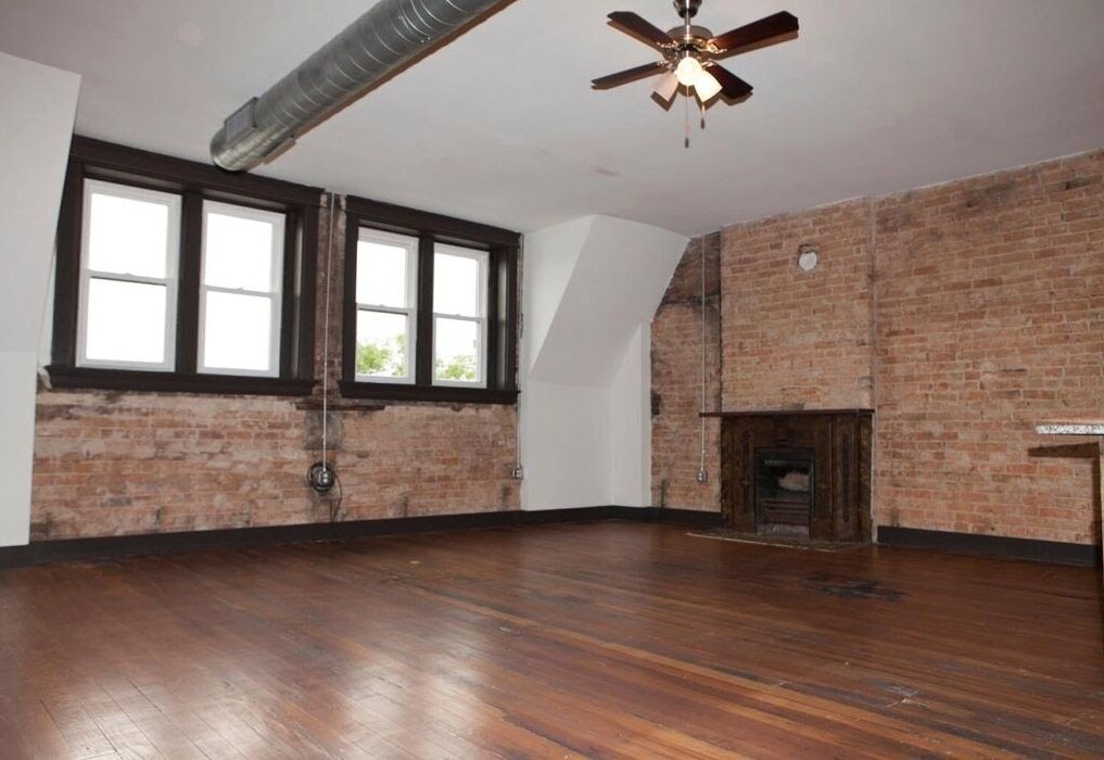 Building Photo - 2611 Short Vine St