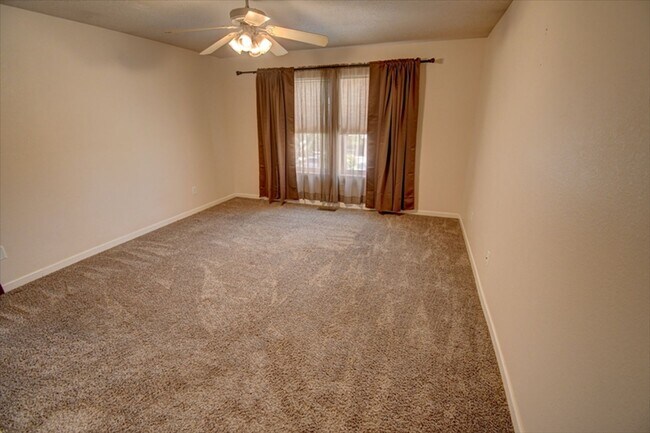 Building Photo - 4 Bedroom Home in Rio Rancho