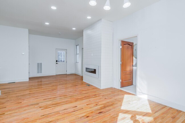 Building Photo - 118 Newman Ave