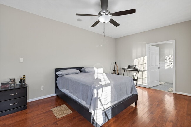 Building Photo - 2818 Tidewater Dr