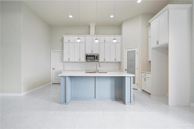 Building Photo - 19 E Boxwood Ave