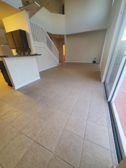 Building Photo - 148 Columbia Dr