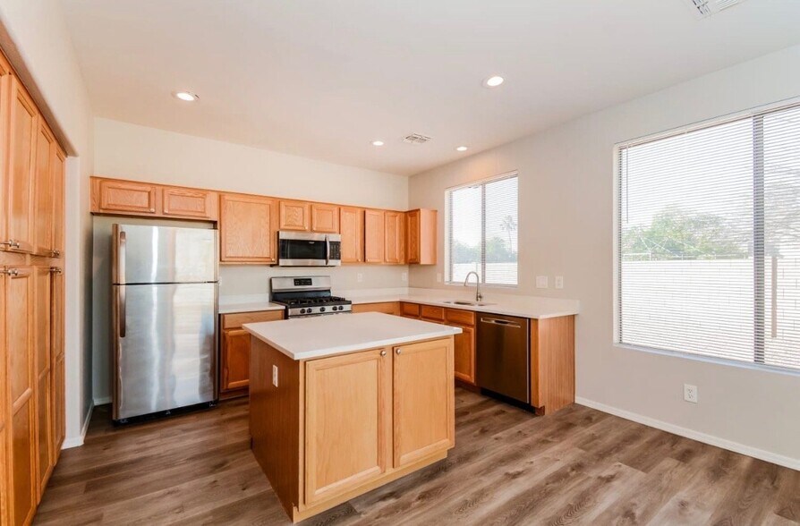 Building Photo - 8704 N 58th Dr