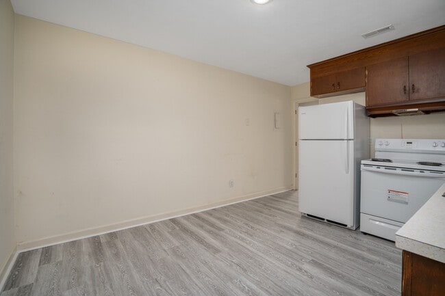 Building Photo - 1328 Maple St