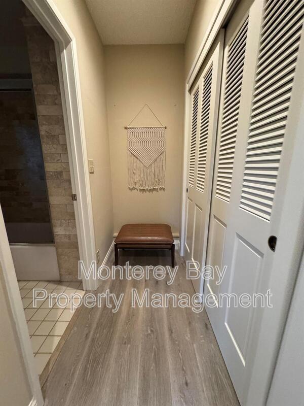 Building Photo - 31 Del Mesa Carmel