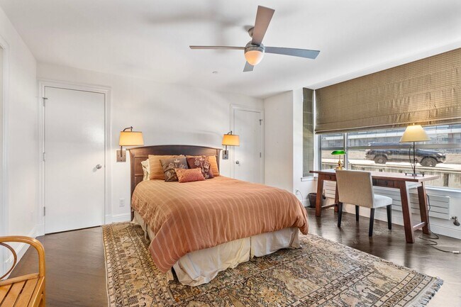 Building Photo - Large Updated SoMa Apartment!