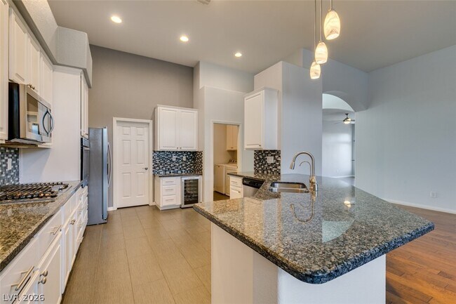 Building Photo - 2042 Poetry Ave