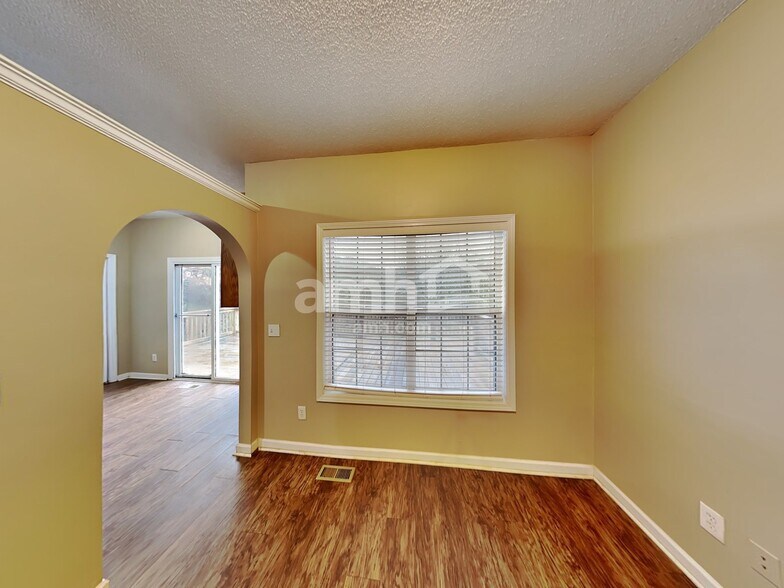 Building Photo - 2020 Foster Dr