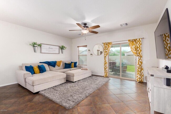 Building Photo - Gorgeous 3bed/2bath single level home in North Peoria!! Best Schools !!