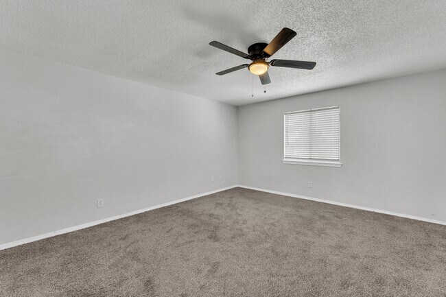 Building Photo - 10400 Valle Koki Dr