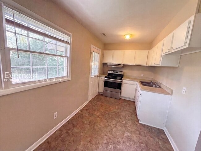 Building Photo - 208 Von Dale Dr