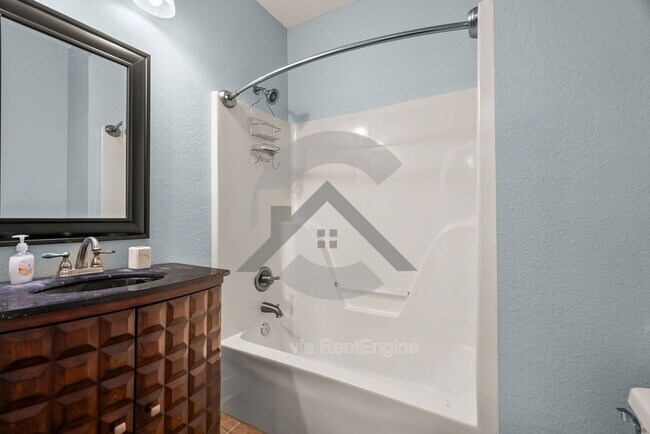 Building Photo - 1615 N Taylor St