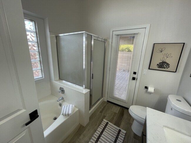 Primary Shower / Bathtub - 1882 W Springfield Way
