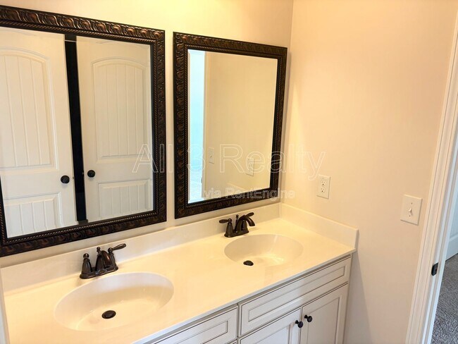 Building Photo - 3738 Valley Spring Dr