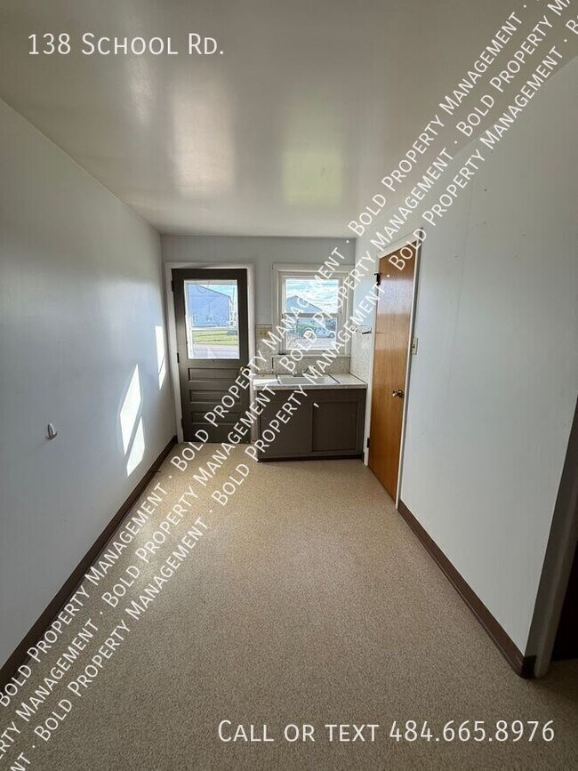 Building Photo - 138 School Rd