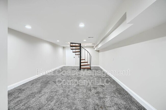 Building Photo - 2116 E Hoffman St