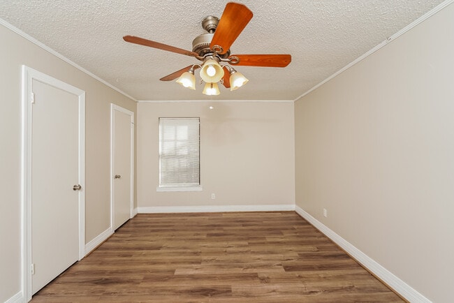 Building Photo - 2428 Briarcliff Dr