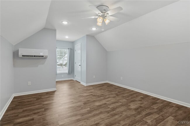 Building Photo - 13 E Edgewater Dr