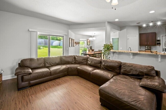 Building Photo - 300 Cassady Ln