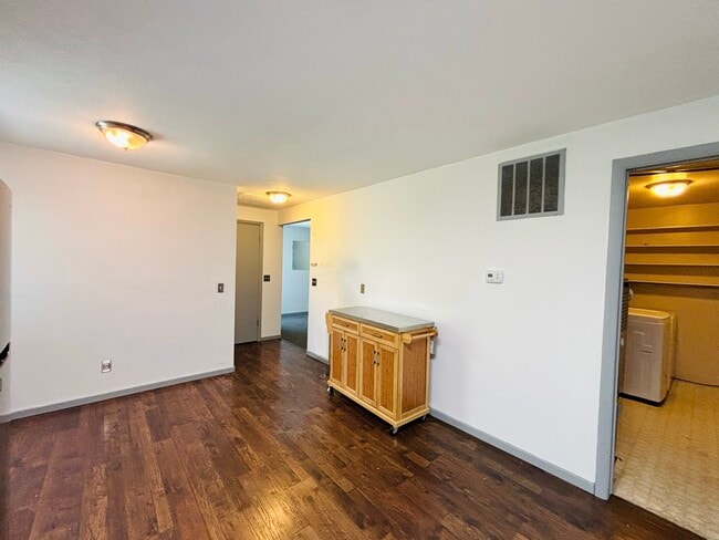 Building Photo - 333 E 4500 S