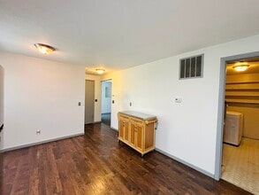Building Photo - 333 E 4500 S