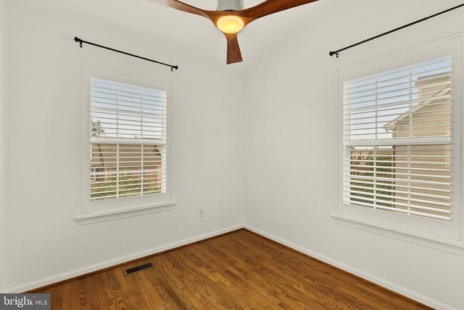 Building Photo - 1249 Quaker Hill Dr
