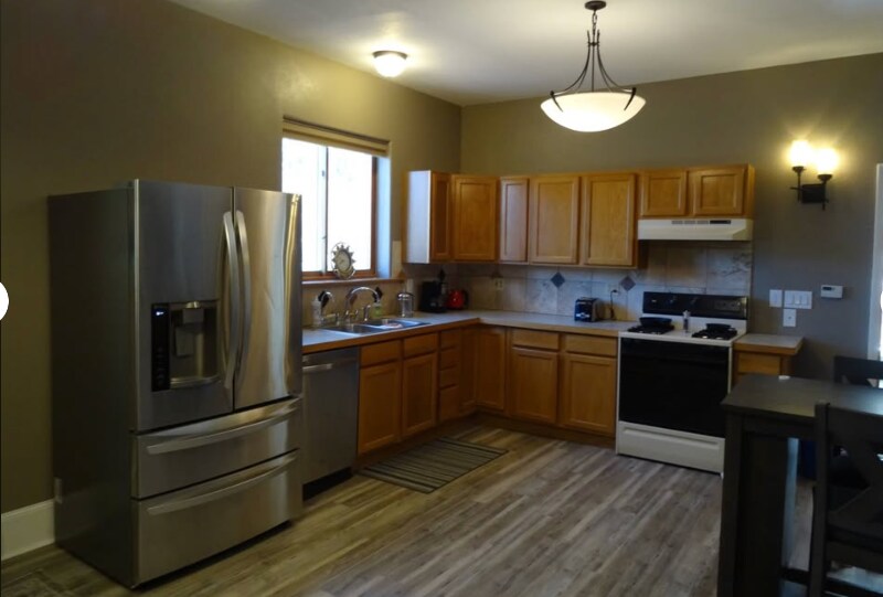 Primary Photo - 2052 Apple Valley Rd