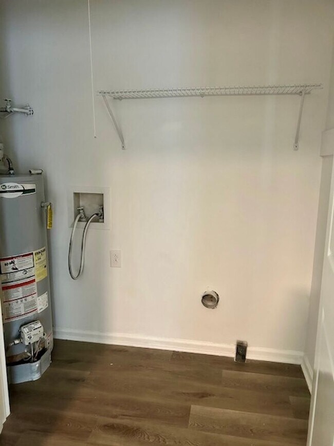 Building Photo - Available Beautifully Renovated Bungalow!