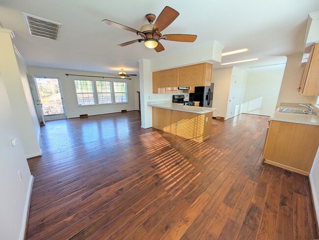 Building Photo - 5281 Barham Rd