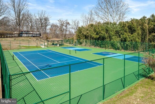 Building Photo - 1640 Oakwood Dr