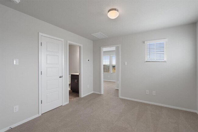 Building Photo - 101 Keltic Dr