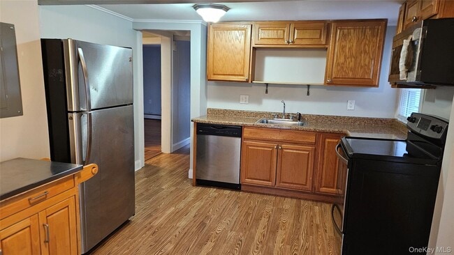 Building Photo - 192 Main St