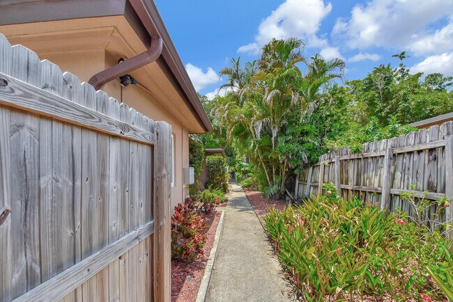 Building Photo - 201 SE 23rd St