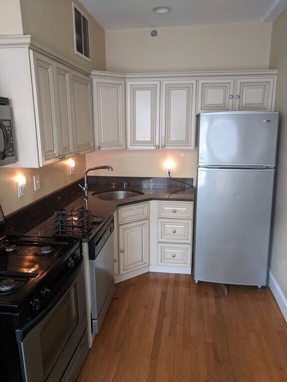 Building Photo - 1691 Commonwealth Ave