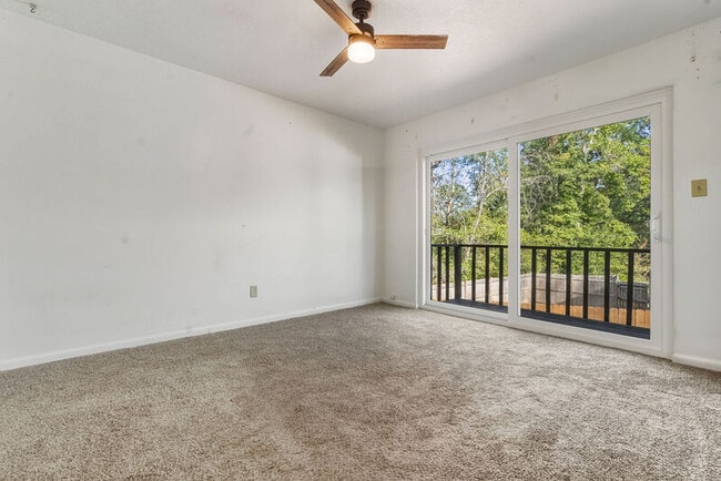 Building Photo - 413 E 7th Ave