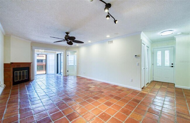 Building Photo - 10410 La Mirage Ct