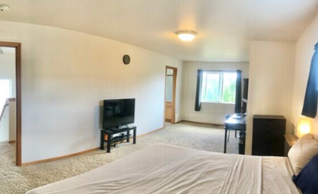 Building Photo - Spacious 3BR/2.5BA Home in Oly Schools w/ Open Floor Plan & Private Backyard