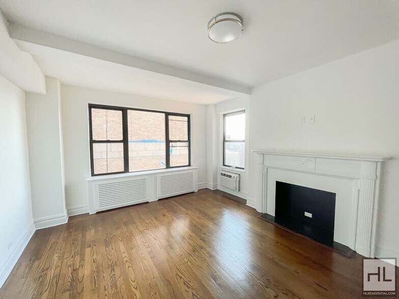 Building Photo - 5 AVENUE