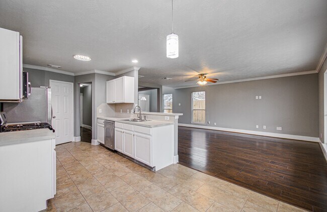 Building Photo - 13963 Maximos Dr
