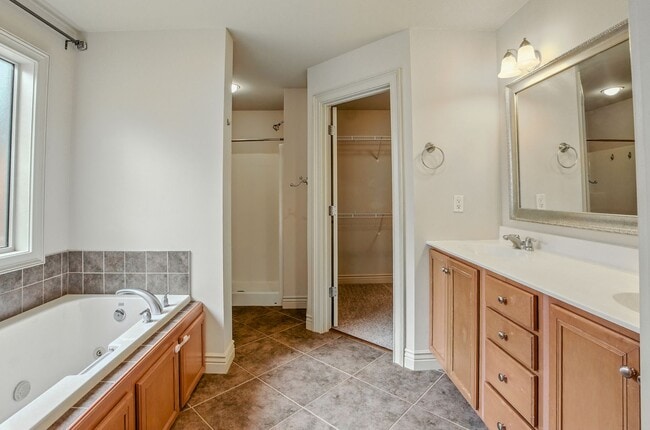 Building Photo - Marvelous 3 Bedroom House In Mill Creek Manor!