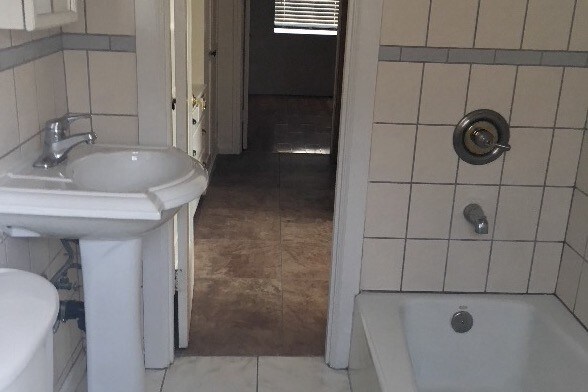 Building Photo - 1117 E California Ave