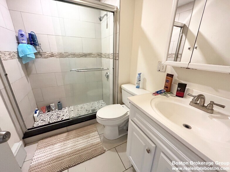 Building Photo - 72 Calumet St