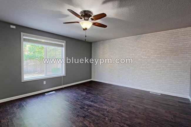 Building Photo - 4 Bed, 2.5 Bath Home in Cul-de-sac in Fisher's Landing East