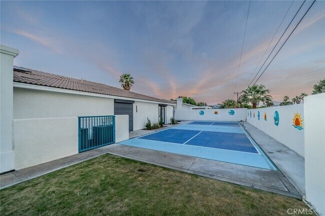 Building Photo - 2932 N Sunrise Way