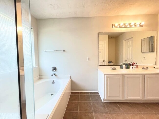 Building Photo - 25235 Boulder Bend Ln