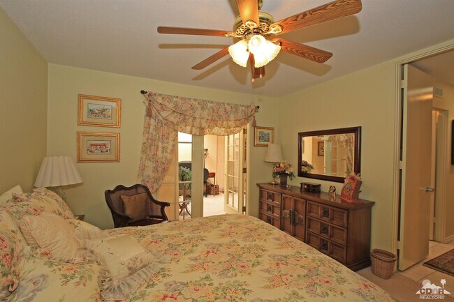 Building Photo - 76975 Roadrunner Dr