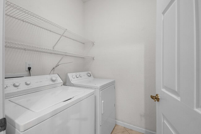 Building Photo - 2221 Vista Cove Rd