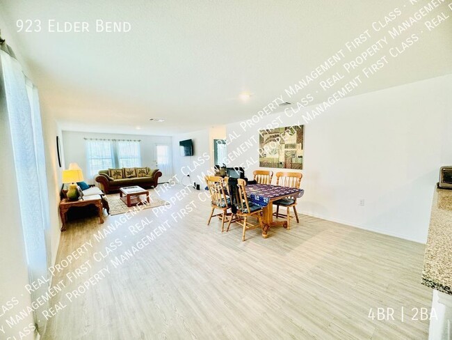 Building Photo - Must see fully furnished 4 BR, 2 BA in Mis...