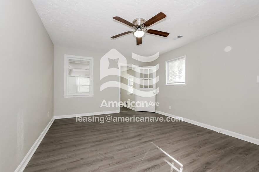 Building Photo - 2434 Pye Ave