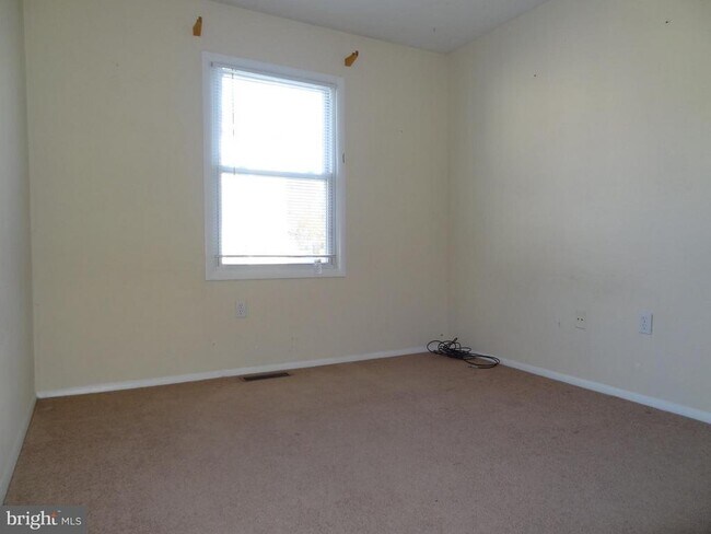Building Photo - 2074 Lake Grove Ln